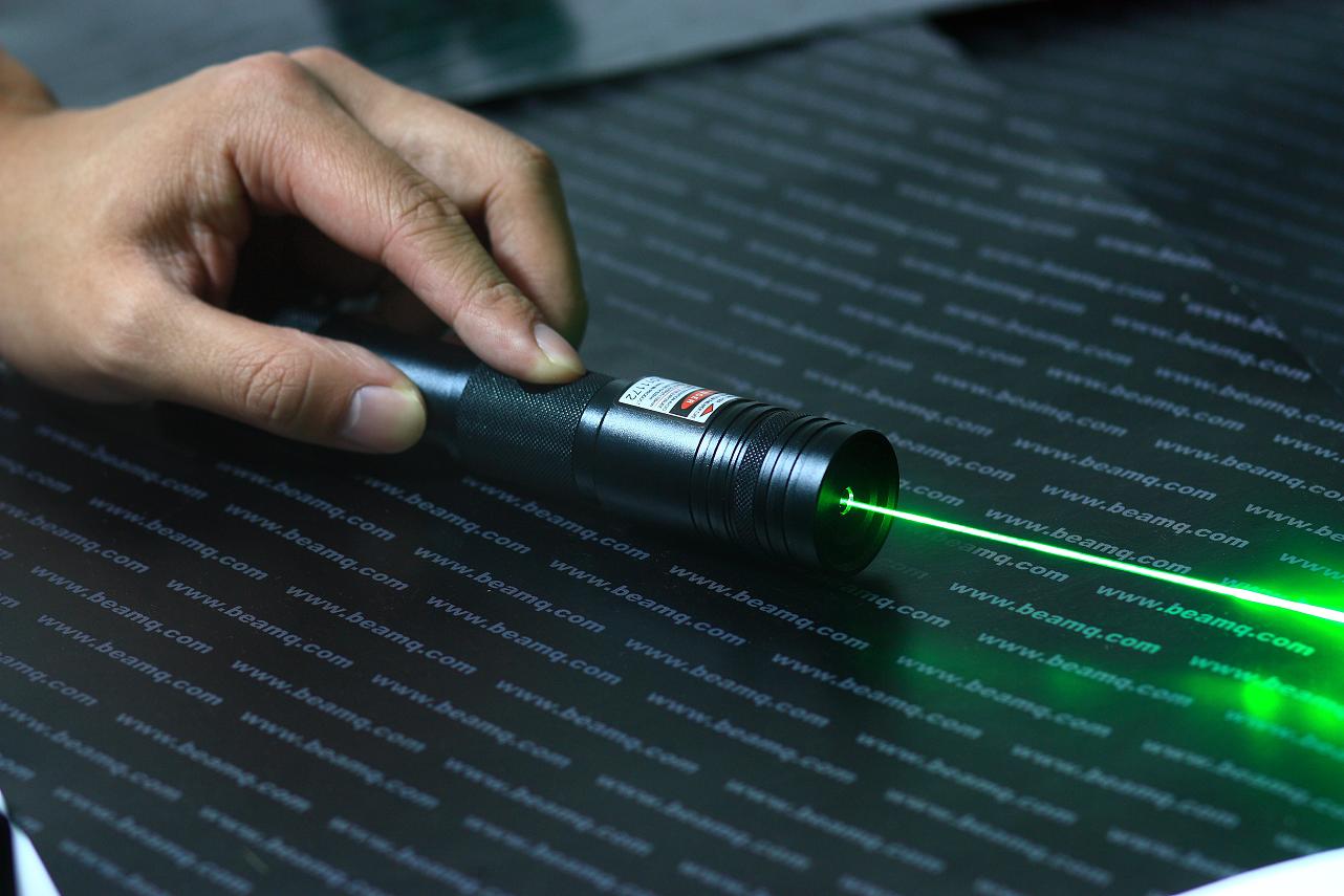 100mw Burning Green Laser Pointer - Click Image to Close